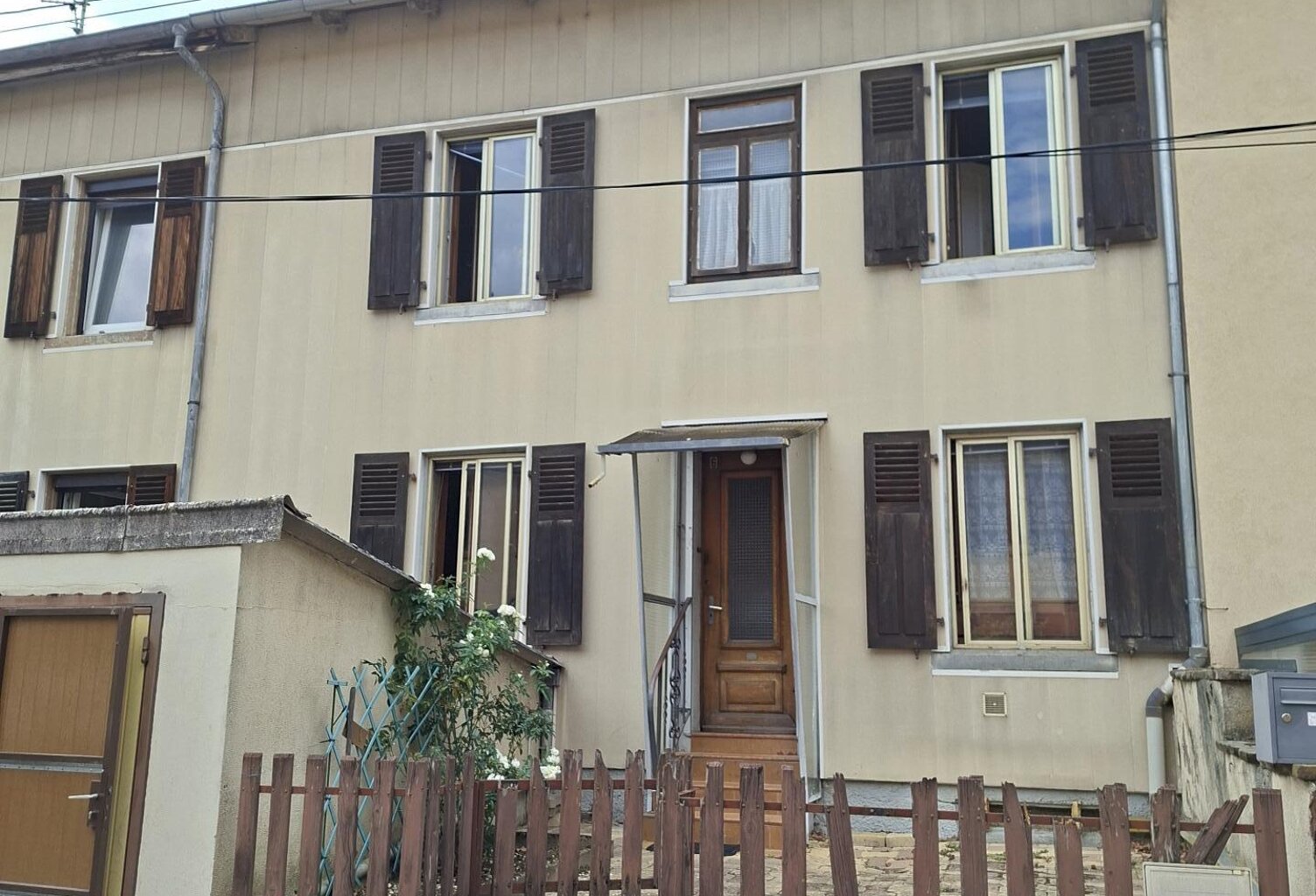 A rénover : maison accolée de 74m2 avec garage — photo 1