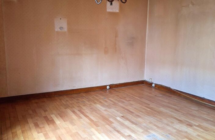 A rénover : maison accolée de 74m2 avec garage — photo 2