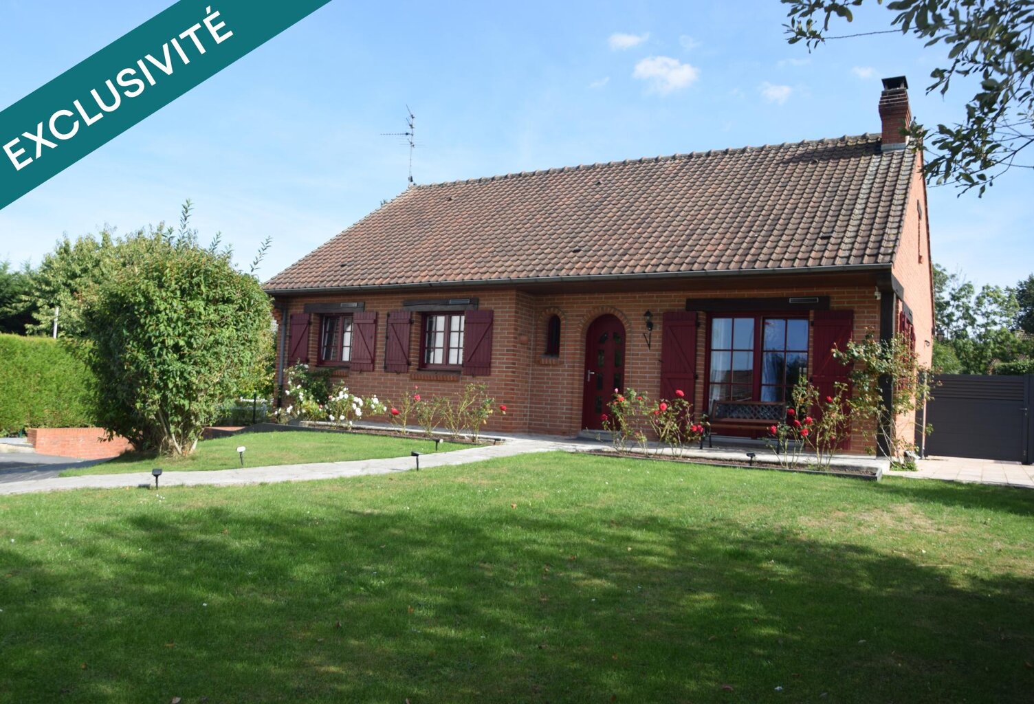 Pavillon individuel brique 4chambres semi plain pied. — photo 1