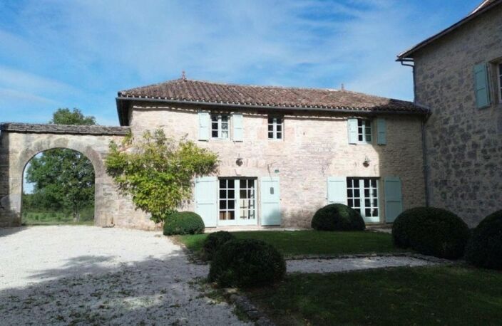 Manoir XIIIème siècle et dépendances — photo 4