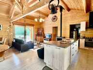 Maison T4 de 100m2 avec une véranda de 20m2, trois chambres, un salon/salle à manger avec cuisine ouverte, au calme, à l'orée du bois, 2300m2 de terrain piscinable, un garage de 50m2. — photo 3