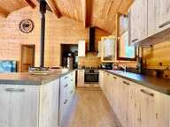Maison T4 de 100m2 avec une véranda de 20m2, trois chambres, un salon/salle à manger avec cuisine ouverte, au calme, à l'orée du bois, 2300m2 de terrain piscinable, un garage de 50m2. — photo 4