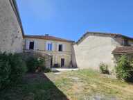 Proche de Barbezieux, maison familiale de 330 m² entièrement rénovée au charme authentique. — photo 2