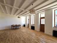 Proche de Barbezieux, maison familiale de 330 m² entièrement rénovée au charme authentique. — photo 3
