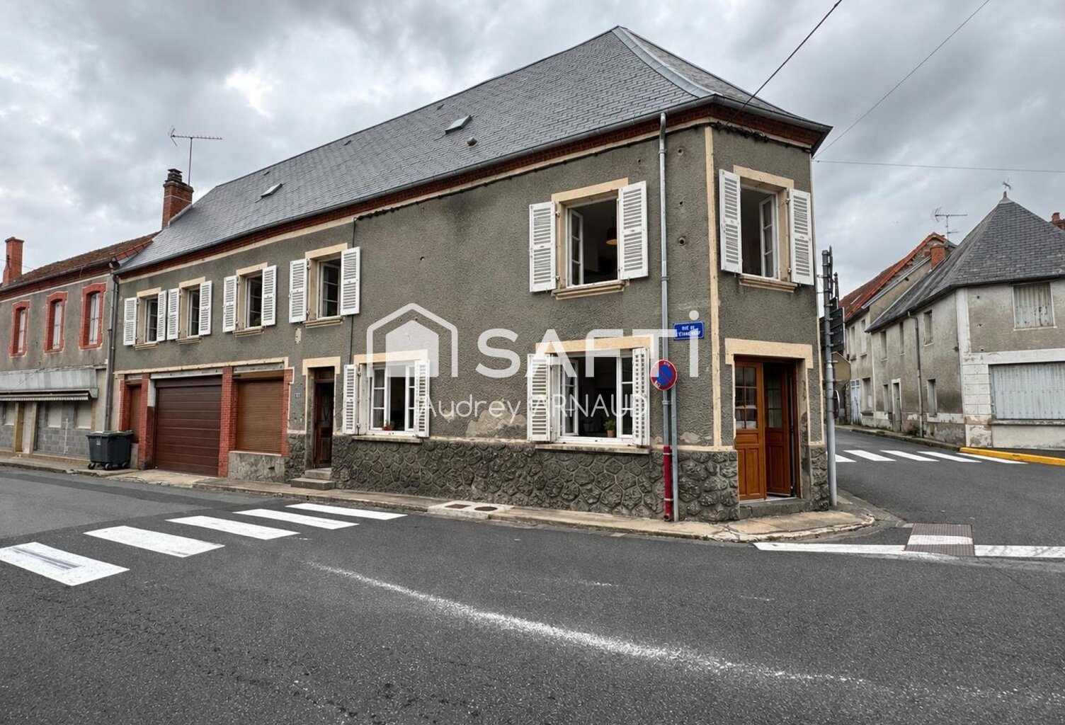 Ancien hôtel-bar de caractère, potentiel à révéler — photo 1