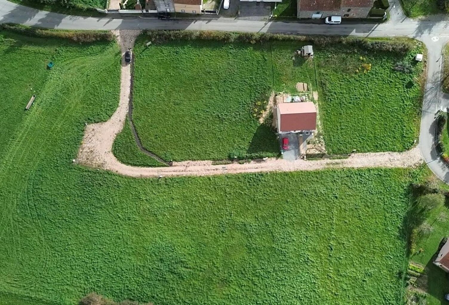 Terrain constructible et viabilisé - 728 m² — photo 1