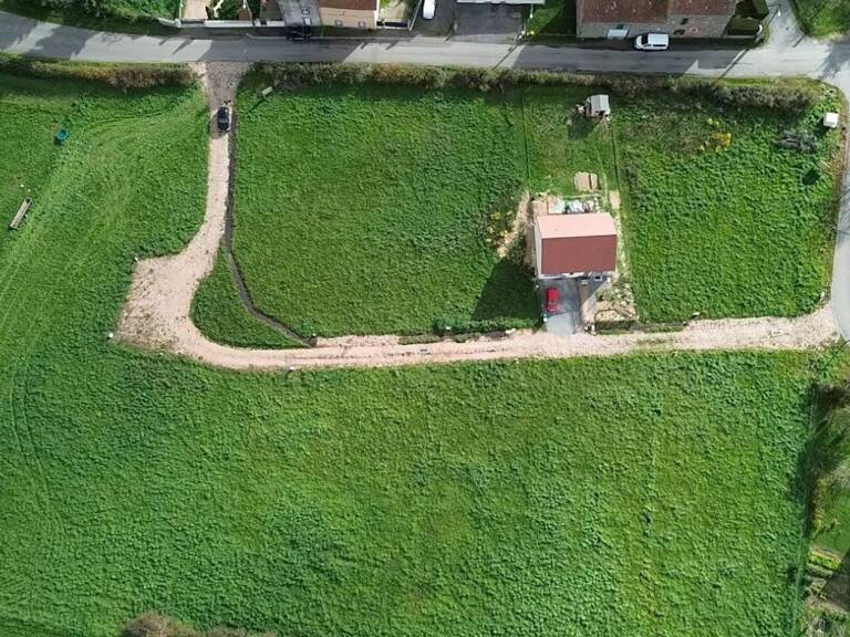 Terrain constructible et viabilisé - 728 m² — photo 1