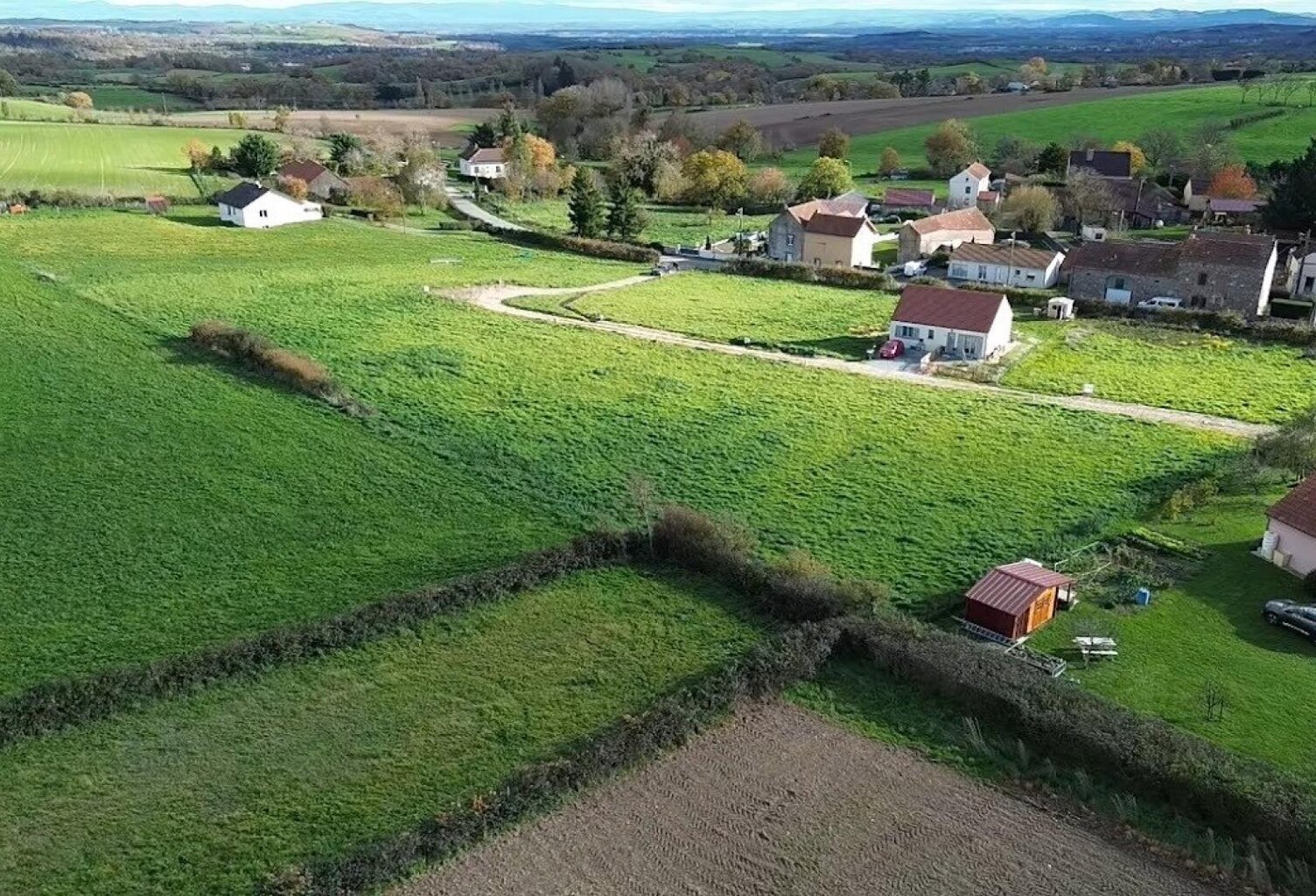 Terrain constructible et viabilisé - 970 m² — photo 1