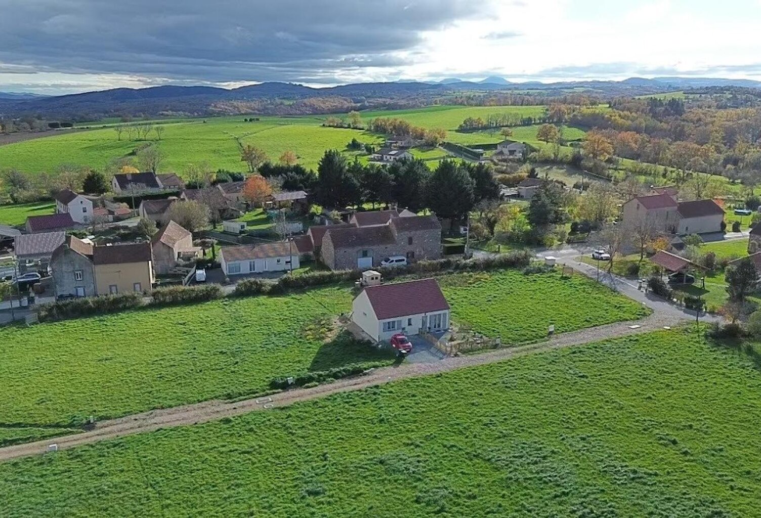 Terrain constructible et viabilisé - 983 m² — photo 1