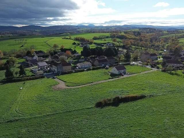 Terrain constructible et viabilisé - 1153 m² — photo du bien