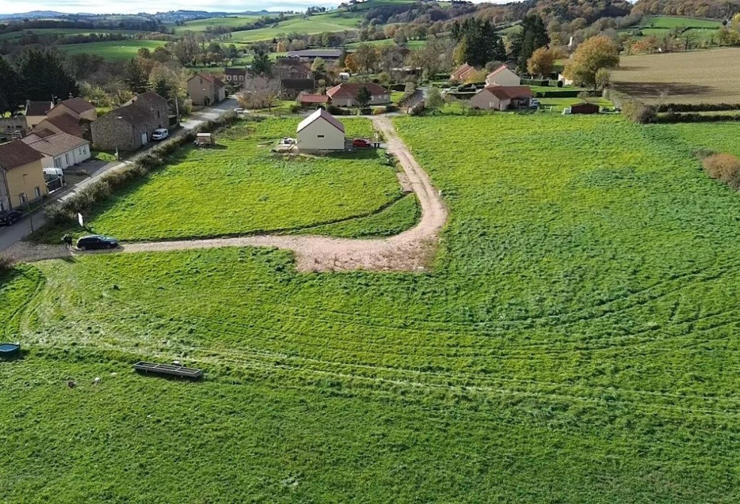 Terrain constructible et viabilisé - 561 m² — photo 1