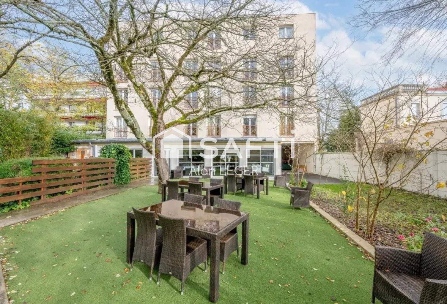 Investissement LMNP/EHPAD de qualité au sein de la résidence Vermeil à Bordeaux Caudéran, exploitée par le groupe Colisée, acteur majeur européen du secteur médico-social. — photo 1