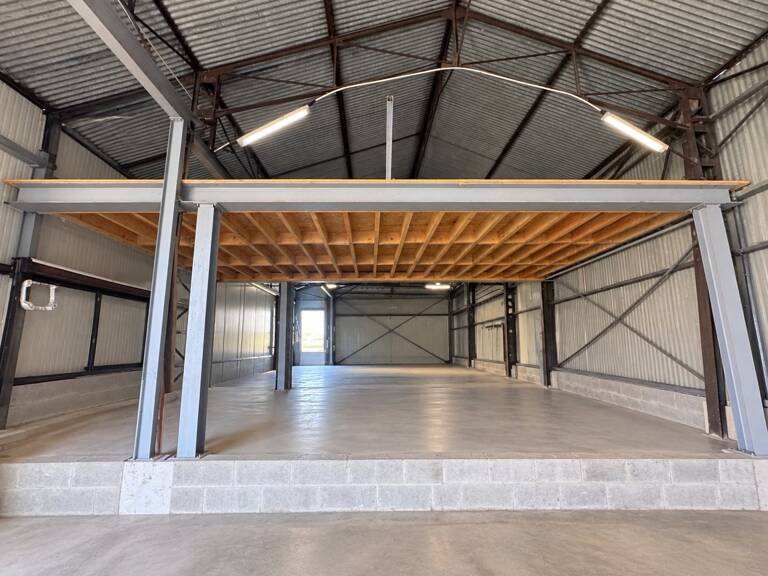 Hangar — photo 1