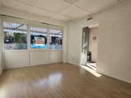 Location Local d'activités 60 m&sup2; — photo 3