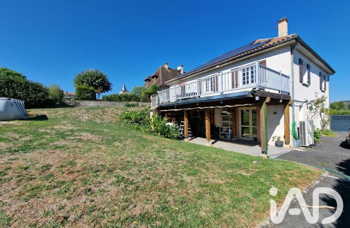 Vente Maison/villa 8 pièces — photo 2