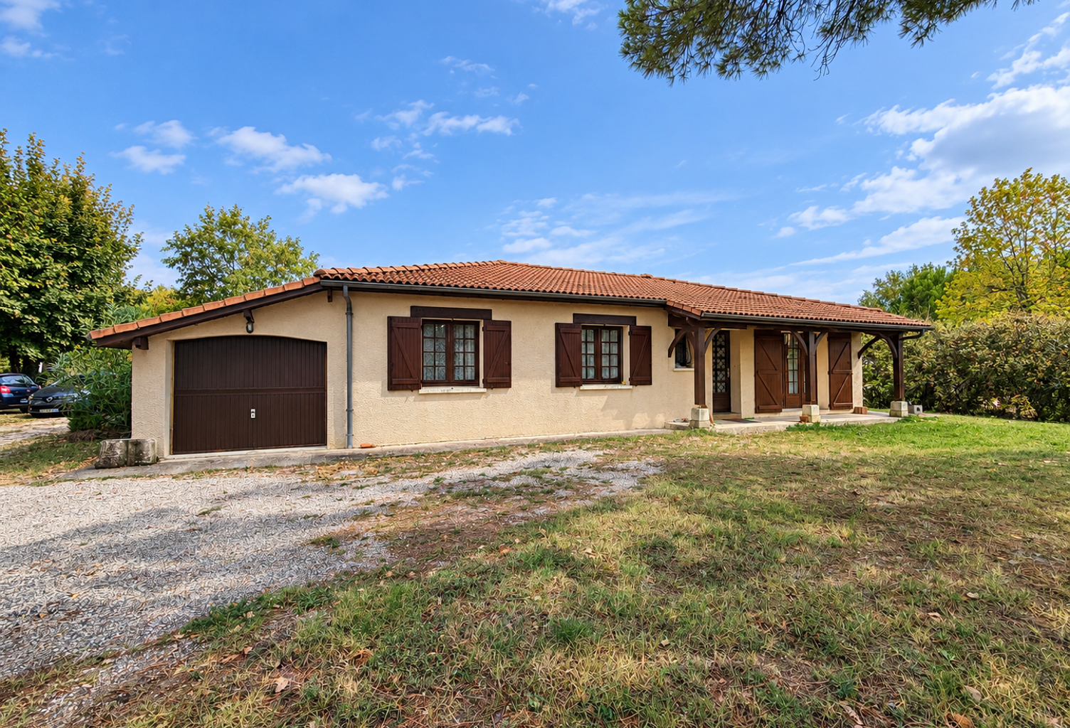 Maison avec triple garage sur 1 hectare — photo 1