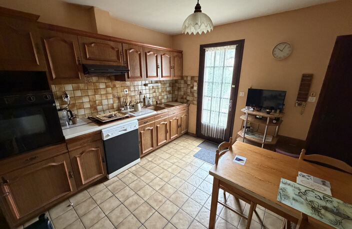 Maison avec triple garage sur 1 hectare — photo 4