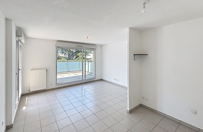 T2 de 44 M2 avec terrasse de 22 M2 étage élevé 69100 Villeur — photo 3