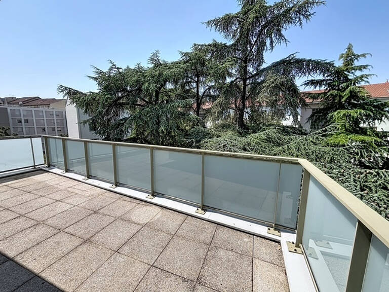 T2 de 44 M2 avec terrasse de 22 M2 étage élevé 69100 Villeur — photo 1