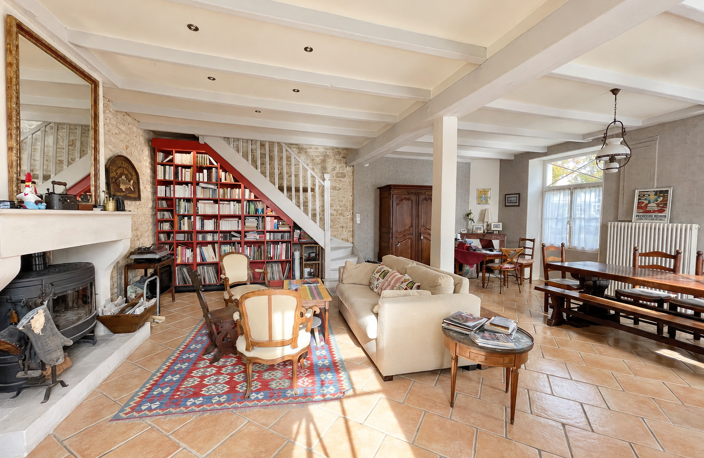 Le Gua - Maison en pierre avec patio et dépendances — photo 2