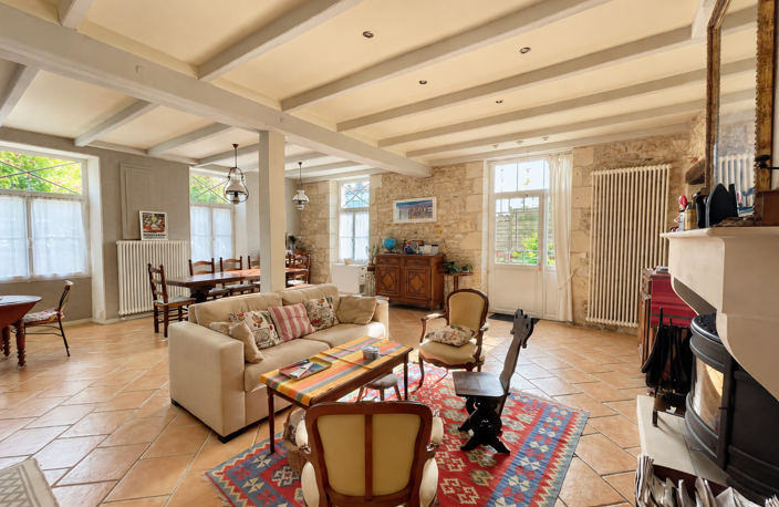 Le Gua - Maison en pierre avec patio et dépendances — photo 4