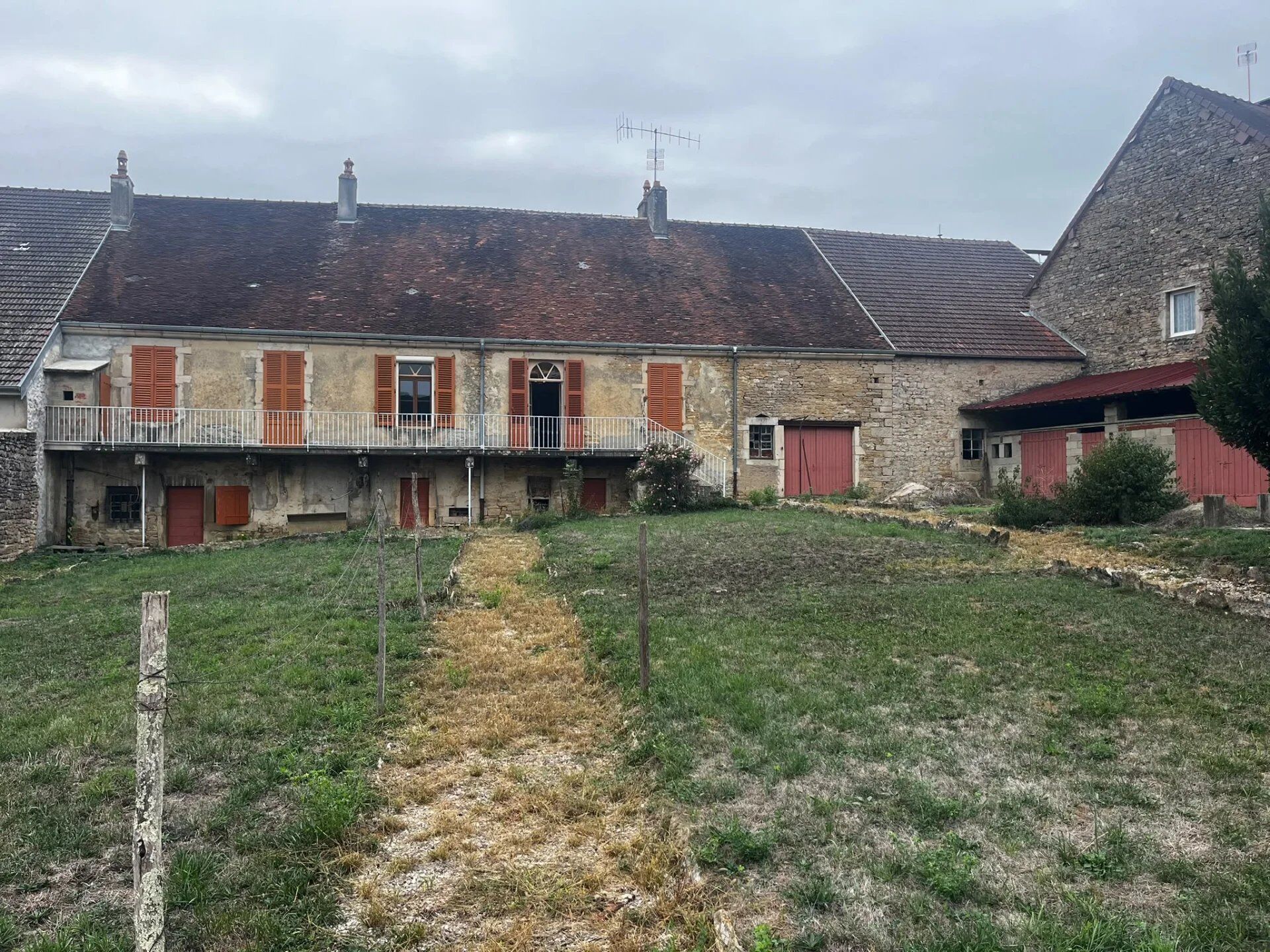 Maison 6 pièces 155 m² · à Val-Sonnette · 155 m² · 135 000 €