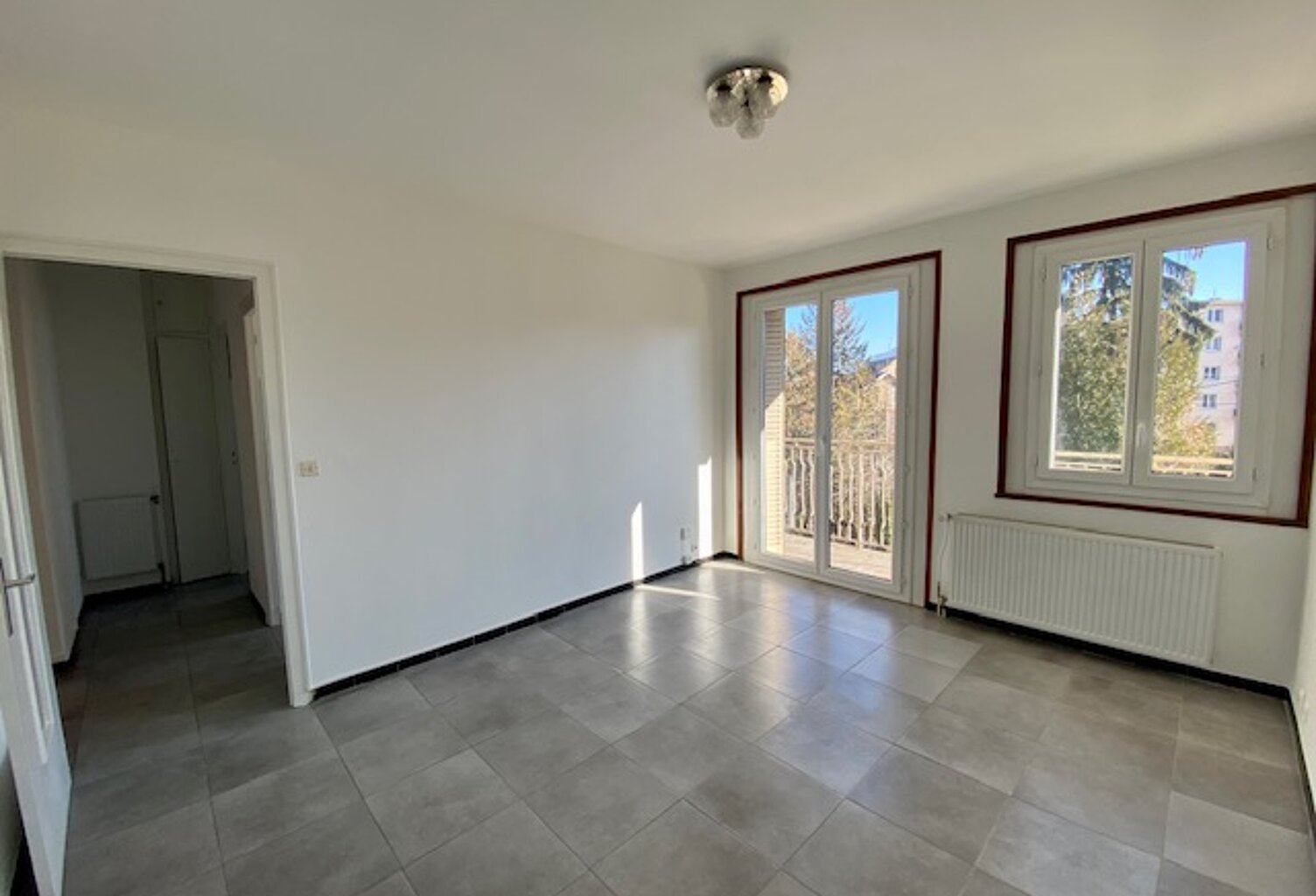 T1 proche Château Rouge & Château Bleu — photo 1