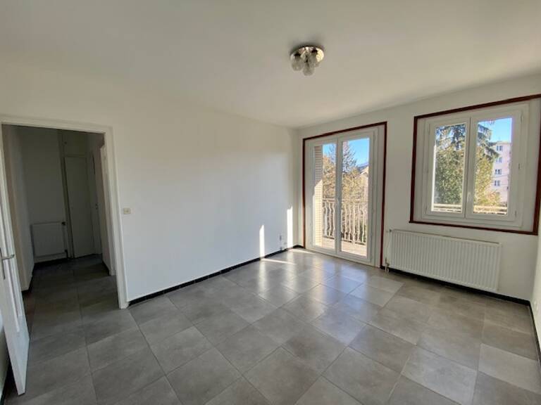 T1 proche Château Rouge & Château Bleu — photo 1