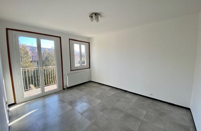 T1 proche Château Rouge & Château Bleu — photo 2