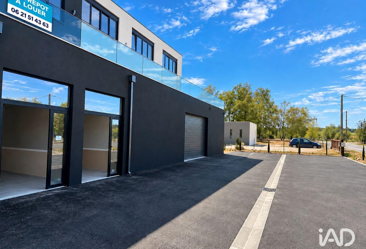 Location Local d'activités 315 m&sup2; — photo 1