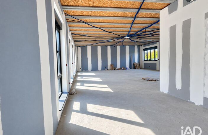 Location Local d'activités 315 m&sup2; — photo 4