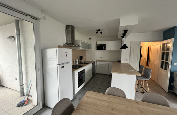 T3 MEUBLE AVEC TERRASSE ET GARAGE - GRENOBLE AMPERE — photo 2