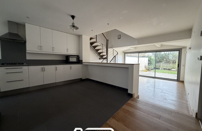 F2 DUPLEX DANS RÉSIDENCE CALME ET SÉCURISÉE — photo 2