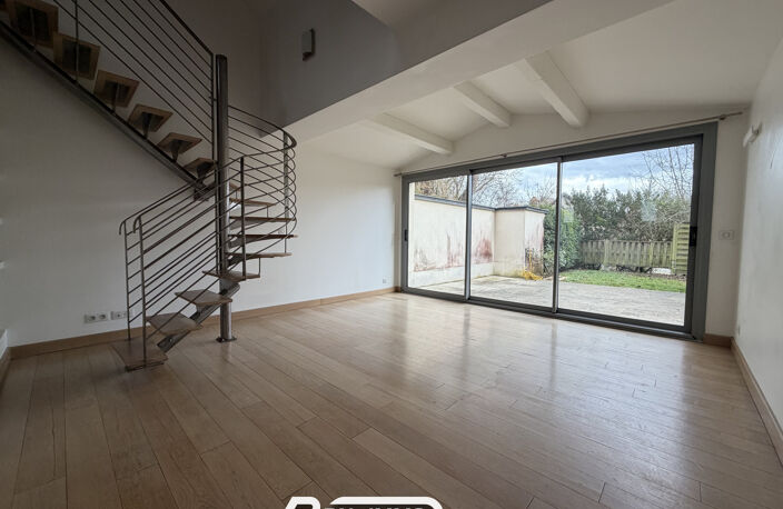F2 DUPLEX DANS RÉSIDENCE CALME ET SÉCURISÉE — photo 3