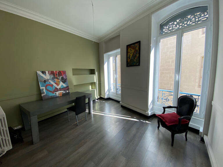 Achat / Vente Appartement T3 75 m2 de Caractère Nîmes Centre (Entre Arènes et Place du Marché) - DPE B & Climatisation — photo 1