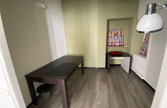 Achat / Vente Appartement T3 75 m2 de Caractère Nîmes Centre (Entre Arènes et Place du Marché) - DPE B & Climatisation — photo 3