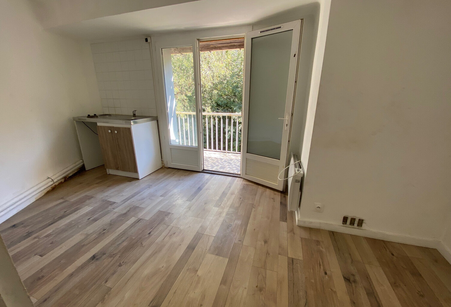 Studio avec terrasse privative - Saint Césaire — photo 1