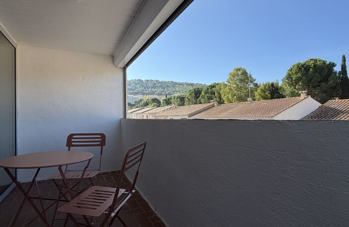LOCATION APPARTEMENT MEUBLÉ 2 PIÈCES SETE METAIRIES — photo 2