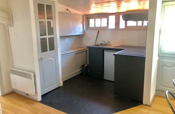 JEAN JAURES - T2 de 35m2 SUR COUR DANS UN IMMEUBLE DE CARACTÈRE — photo 2