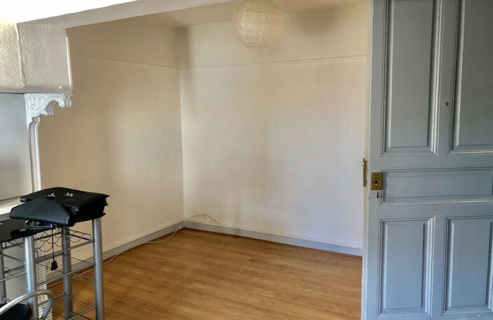 JEAN JAURES - T2 de 35m2 SUR COUR DANS UN IMMEUBLE DE CARACTÈRE — photo 3