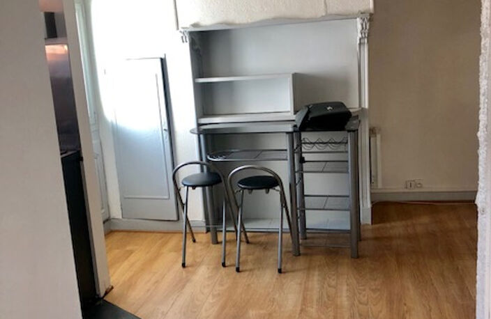 JEAN JAURES - T2 de 35m2 SUR COUR DANS UN IMMEUBLE DE CARACTÈRE — photo 4