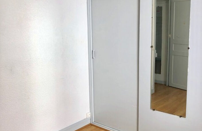 JEAN JAURES - T2 de 35m2 SUR COUR DANS UN IMMEUBLE DE CARACTÈRE — photo 5