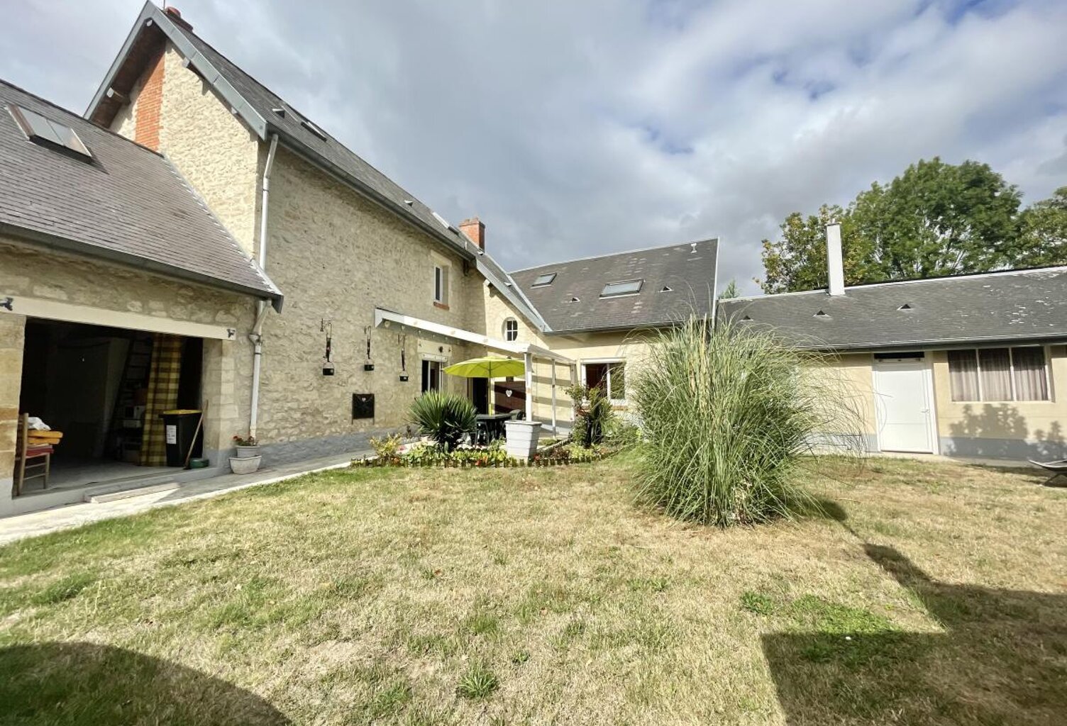 Maison 6 pièces avec dépendances. — photo 1