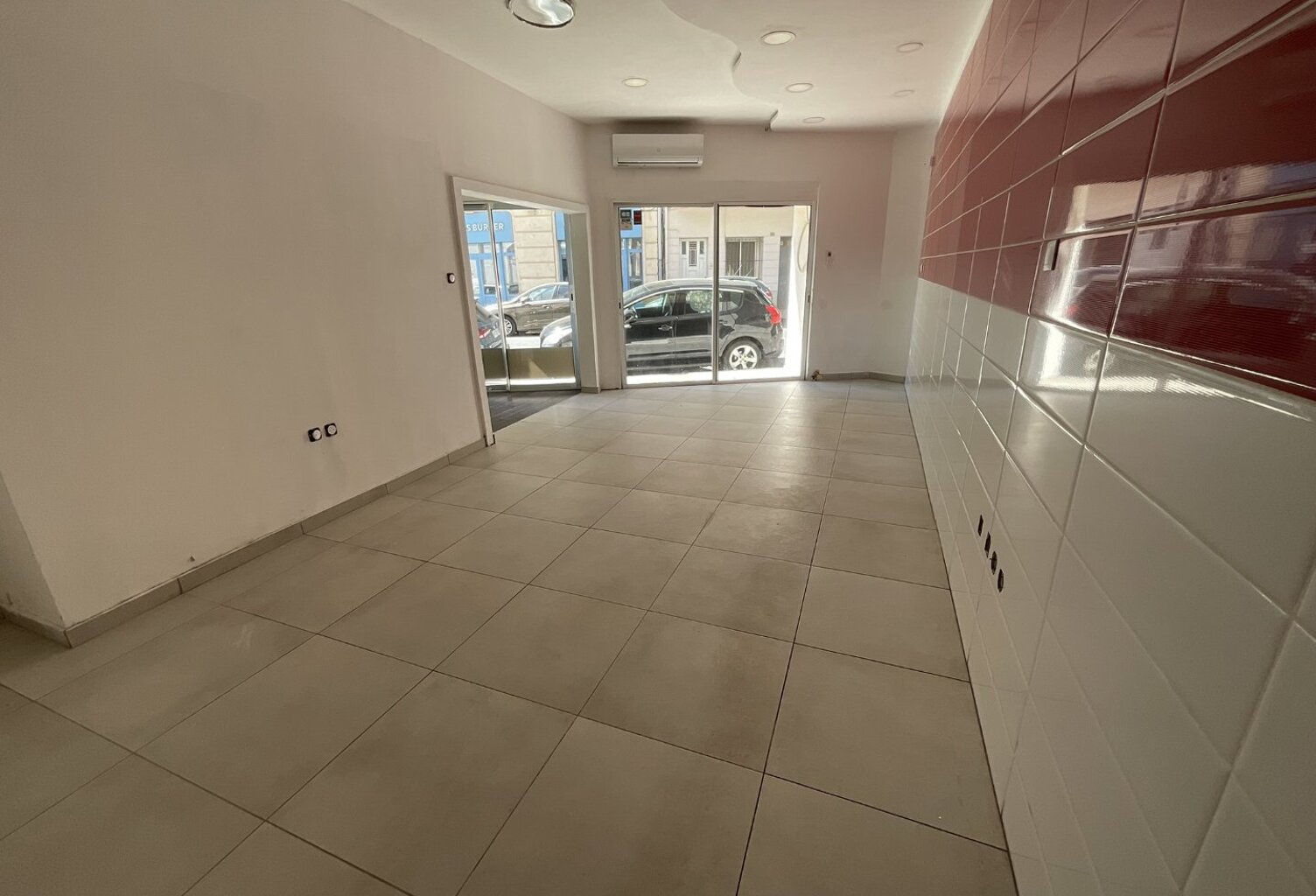 Local commercial — photo 1