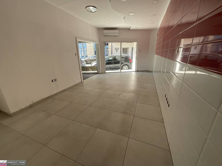Local commercial — photo 1