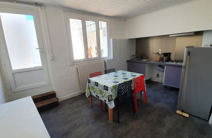Maison de ville avec cour (meublée) à louer à MARMANDE. — photo 3