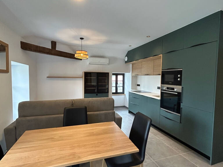 APPARTEMENT T2 MEUBLÉ À LOUER DANS UN IMMEUBLE ENTIÈREMENT RENOVÉ À UHART-CIZE — photo 1