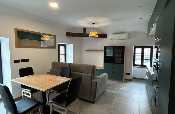 APPARTEMENT T2 MEUBLÉ À LOUER DANS UN IMMEUBLE ENTIÈREMENT RENOVÉ À UHART-CIZE — photo 2
