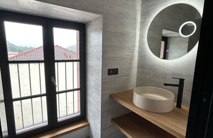 APPARTEMENT T2 MEUBLÉ À LOUER DANS UN IMMEUBLE ENTIÈREMENT RENOVÉ À UHART-CIZE — photo 4