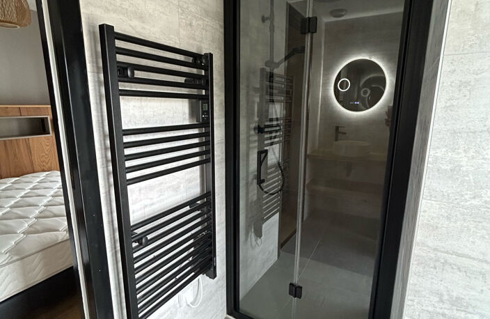 APPARTEMENT T2 MEUBLÉ À LOUER DANS UN IMMEUBLE ENTIÈREMENT RENOVÉ À UHART-CIZE — photo 5
